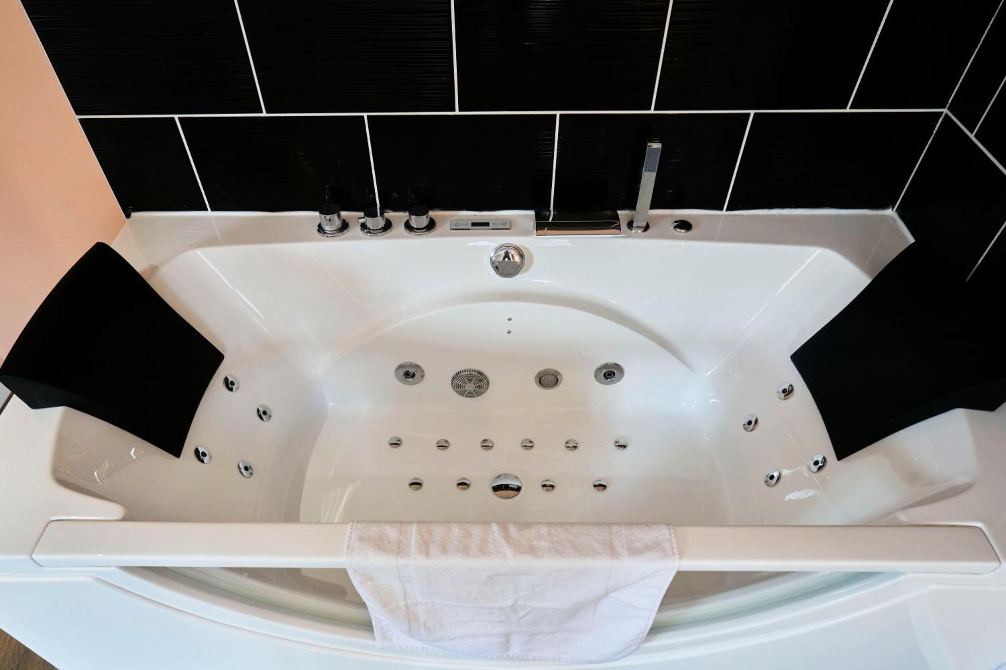 Ng Prestige L Lille L Tourcoing - Bouvines Balneo Apartment Luaran gambar
