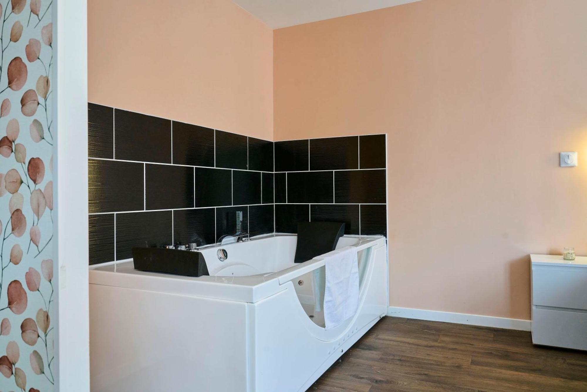 Ng Prestige L Lille L Tourcoing - Bouvines Balneo Apartment Luaran gambar